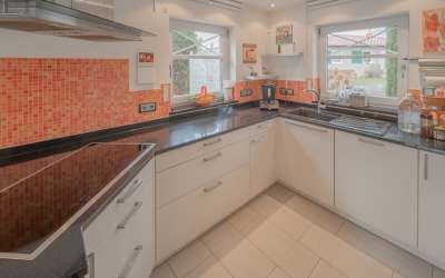 Hier ist Ihr Platz für das besondere Wohnen: mediterranes Villa auf dem Weg zum Bodensee