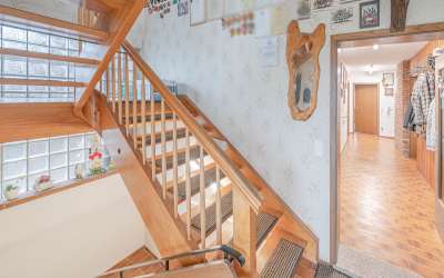 Großzügiges Zweifamilienhaus mit Einliegerwohnung in Geislingen-Binsdorf