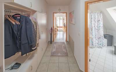 6 Familienhaus mit Gewerbe - in schöner Lage