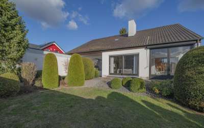 Sonnig, idyllisch, ländlich romantisch und schön: Einfamilienhaus in familiärer Lage!