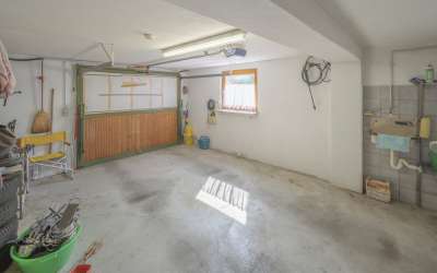 Viel Platz für Moderne, Helligkeit und besonderes Wohnen auf einem enormen Grundstück: das gibt es nicht alle Tage!