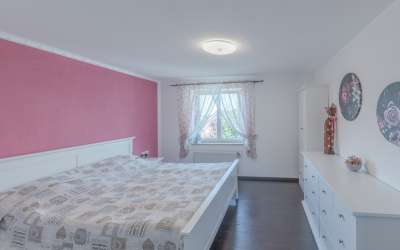 Neu renovierte 3,5-Zimmer-Eigentumswohnung mit Sonnenbalkon und Wintergarten