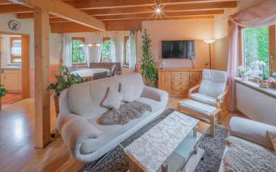Schönes und modernes Einfamilienhaus mit einem gepflegten Garten!