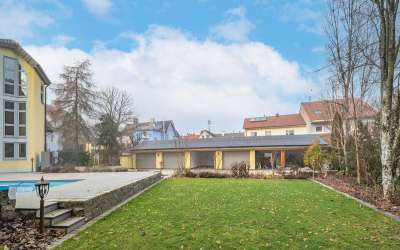 Modernisierte sonnige Stadtvilla für die ganze Familie