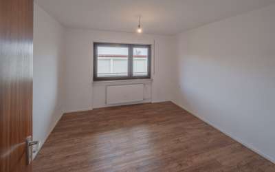 Neu renoviert: 3 Zimmer Mietwohnung im Erdgeschoss mit Terrasse