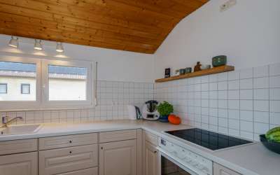 Sonniges Wohnen mit enormen Grundstück, Wohnhaus und XXL-Garage für Werkstättle, Carport oder kleines Lager
