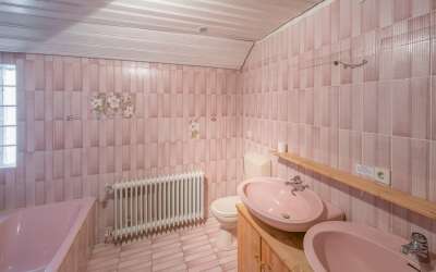 Freistehendes Einfamilienhaus mit 2 Wohnungen