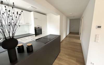 Modernes Wohnen mit Stil – barrierefrei, zentral und dennoch ruhig: 2,5 Zimmer Eigentumswohnung mit Komfort und schick