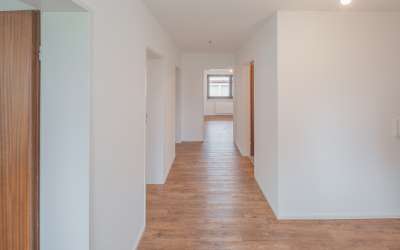 Neu renoviert: 3 Zimmer Mietwohnung im Erdgeschoss mit Terrasse