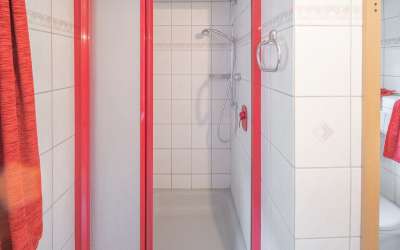 Freistehendes Einfamilienhaus mit 2 Wohnungen