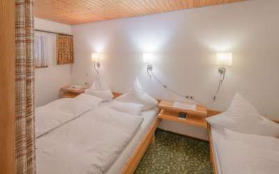 Gemütliches Hotel in idealer Ausgangslage für Motorrad fahren, Wandern, Ski, Mountainbiking und Golf