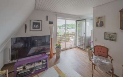 Hier sind Sie die Kirsche auf der Schwarzwälder Kirschtorte: 3,5 Zimmer Maisonette Wohnung im Luftkurort mit lauchiger Terrasse und Gartenzugang