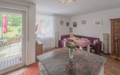 Hier sind Sie die Kirsche auf der Schwarzwälder Kirschtorte: 3,5 Zimmer Maisonette Wohnung im Luftkurort mit lauchiger Terrasse und Gartenzugang