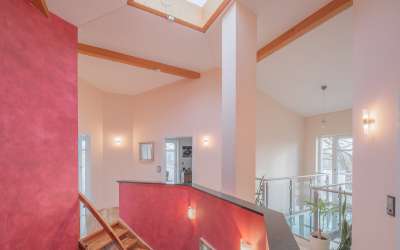 Hier ist Ihr Platz für das besondere Wohnen: mediterranes Villa auf dem Weg zum Bodensee