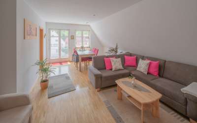 6 Familienhaus mit Gewerbe - in schöner Lage