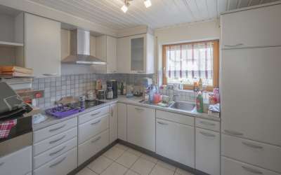 Viel Platz für Moderne, Helligkeit und besonderes Wohnen auf einem enormen Grundstück: das gibt es nicht alle Tage!