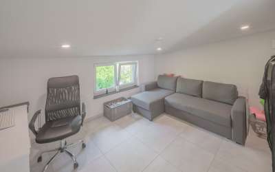 Sonniges Zweifamilienhaus in begehrter Lage