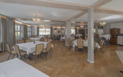 Wer hier einkehren darf, erlebt eine besondere Atmosphäre, die lange in Erinnerung bleibt - Hotel mitten im Grünen