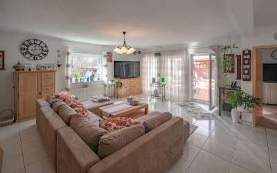 Viel Platz für Moderne, Tageslicht und Komfort! Elegant auf einer Ebene