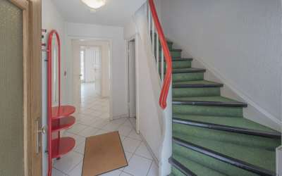 Hier beginnt Lebensqualität - Wohnen im Grünen! Platz für 2-3 Generationen, oder zum Vermieten.