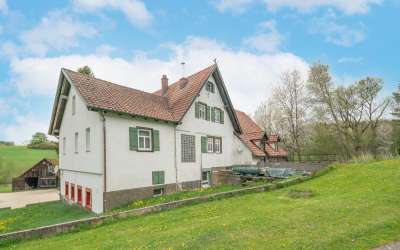 Wohnhaus mit Stallungen und großem Grundstück in absoluter Alleinlage; ideal für Tierhaltung