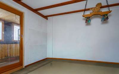 Sonniges Wohnen mit enormen Grundstück, Wohnhaus und XXL-Garage für Werkstättle, Carport oder kleines Lager