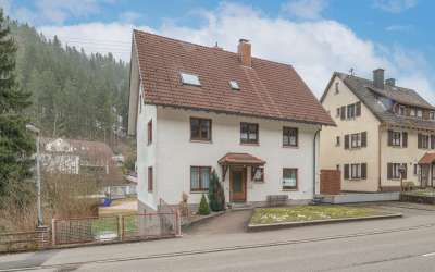 Hier beginnt Lebensqualität - Wohnen im Grünen! Platz für 2-3 Generationen, oder zum Vermieten.