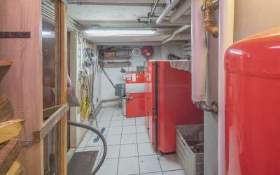 Viel Platz für Sonne und Gemütlichkeit: Einfamilienhaus mit ganz schön Platz und drei Einliegerwohnungen