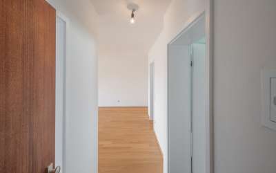 Stilvolle 2,5 Zimmer Eigentumswohnung mit großem Balkon und neuer Einbauküche
