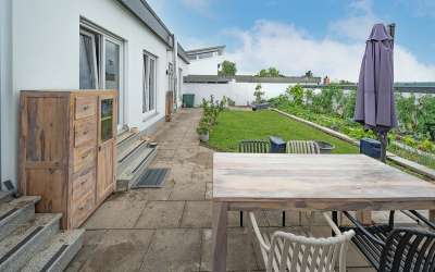 Einfamilienhaus mit tollem Garten und zwei Eingängen