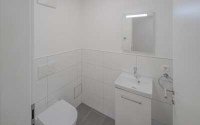 Voilà: moderner Platz für très chic und viel Raum! Perfekte 2,5 Zimmer Dachgeschosswohnung - Stadtmitte ruhig und sonnig gelegen