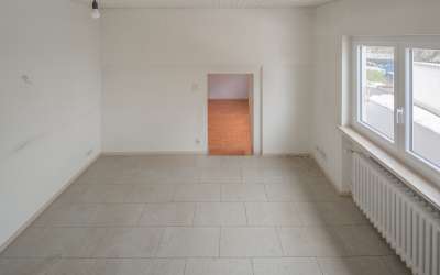 Freistehendes Einfamilienhaus mit 2 Wohnungen