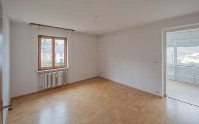 Das charmante Dreifamilienhaus am Ortsrand mit kurzen Wegen ins Grüne und einer enormen Aussicht