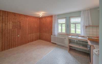 Wohnhaus mit Stallungen und großem Grundstück in absoluter Alleinlage; ideal für Tierhaltung