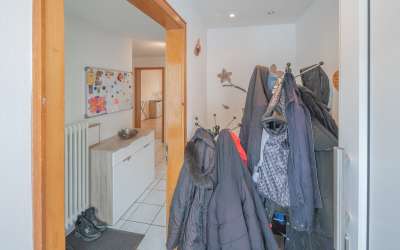 Wenn da nicht die Sonne aufgeht: großzügiges 2 Familienhaus in markanter Halbhöhenlage, mit viel Charme und Licht