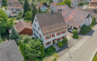 Landwirtschaftliches Gebäude mit viel Platz und großem Grundstück