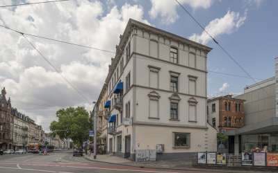 Flagsship-Standort aus Familienbesitz, nur ein Steinwurf zur Altstadt: Hotel mit Potential und guter Einführung