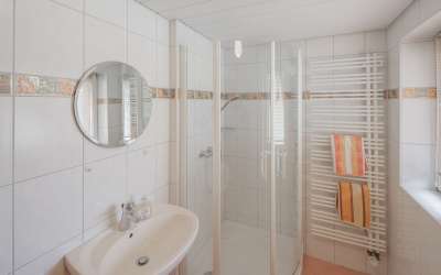 Hier beginnt Lebensqualität - Wohnen im Grünen! Platz für 2-3 Generationen, oder zum Vermieten.