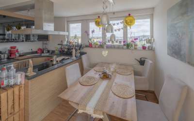 Ambiete und Fläche bilden: 4,5 Zimmer Maisonettewohnung der Extraklasse