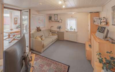 Viel Platz für Sonne und Gemütlichkeit: Einfamilienhaus mit ganz schön Platz und drei Einliegerwohnungen