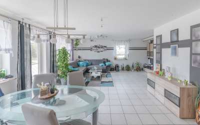 Vermietetes Zweifamilienhaus in Römlinsdorf