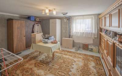 Viel Platz für Moderne, Helligkeit und besonderes Wohnen auf einem enormen Grundstück: das gibt es nicht alle Tage!