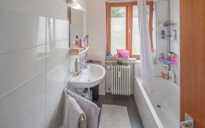 Das charmante Dreifamilienhaus am Ortsrand mit kurzen Wegen ins Grüne und einer enormen Aussicht