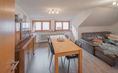 Modernes und ruhiges 2 Familien Haus mit wunderschönem Ausblick ins Tal