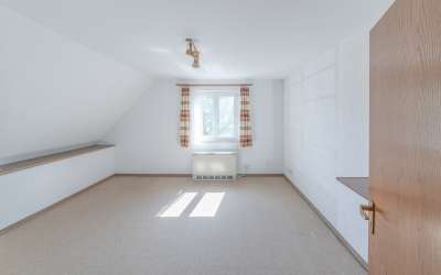 Zentral gelegene 4-Zimmer-Eigentumswohnung mit Garten und Garage