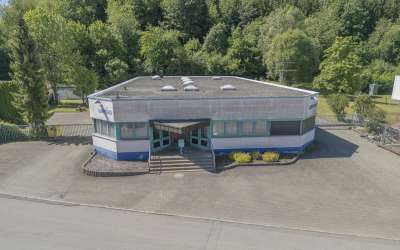 Moderne Halle und Büroteil, mit Möglichkeit zur Erweiterung