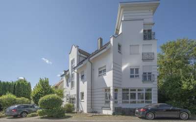 Hier ist Platz für Modernes und elegantes Wohnen in der Kur- und Bäderstadt - mit Türmchen