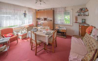 Dreifamilienhaus mit viel Fläche - kurzfristig bezugsfrei