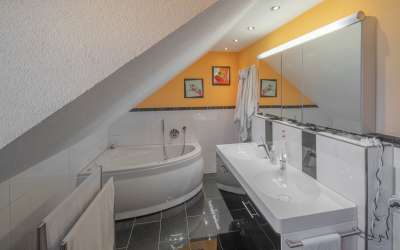 Hier geht die Sonne auf: moderne Doppelhaushälfte mit Stil, Chik und Charme - effizient und tres chick