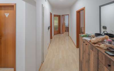 Das charmante Dreifamilienhaus am Ortsrand mit kurzen Wegen ins Grüne und einer enormen Aussicht